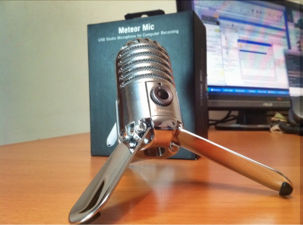 Samson Metor Mic Legs Review : Samson Meteor Mic   USB Microphone with Great Retro styling