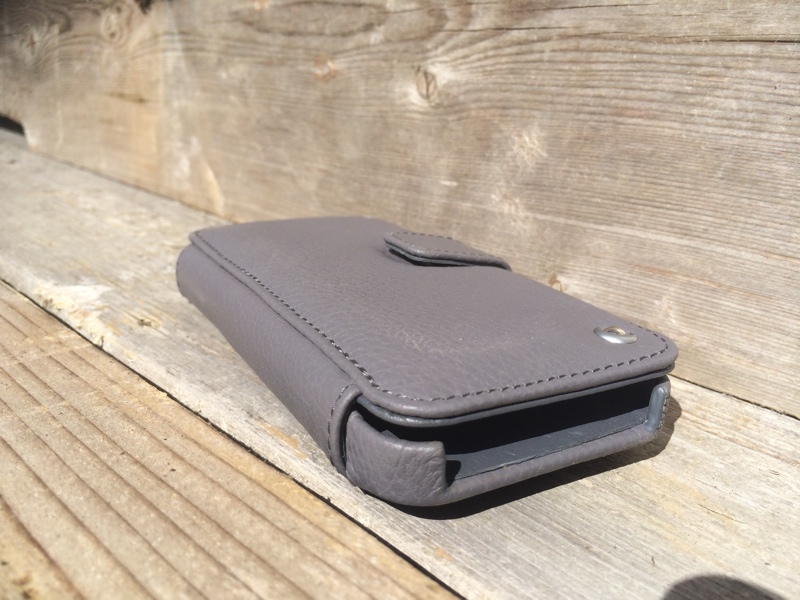 Noreve Tradition 2106TB Review: Noreve Tradition B [2106TB] Leather iPhone Case
